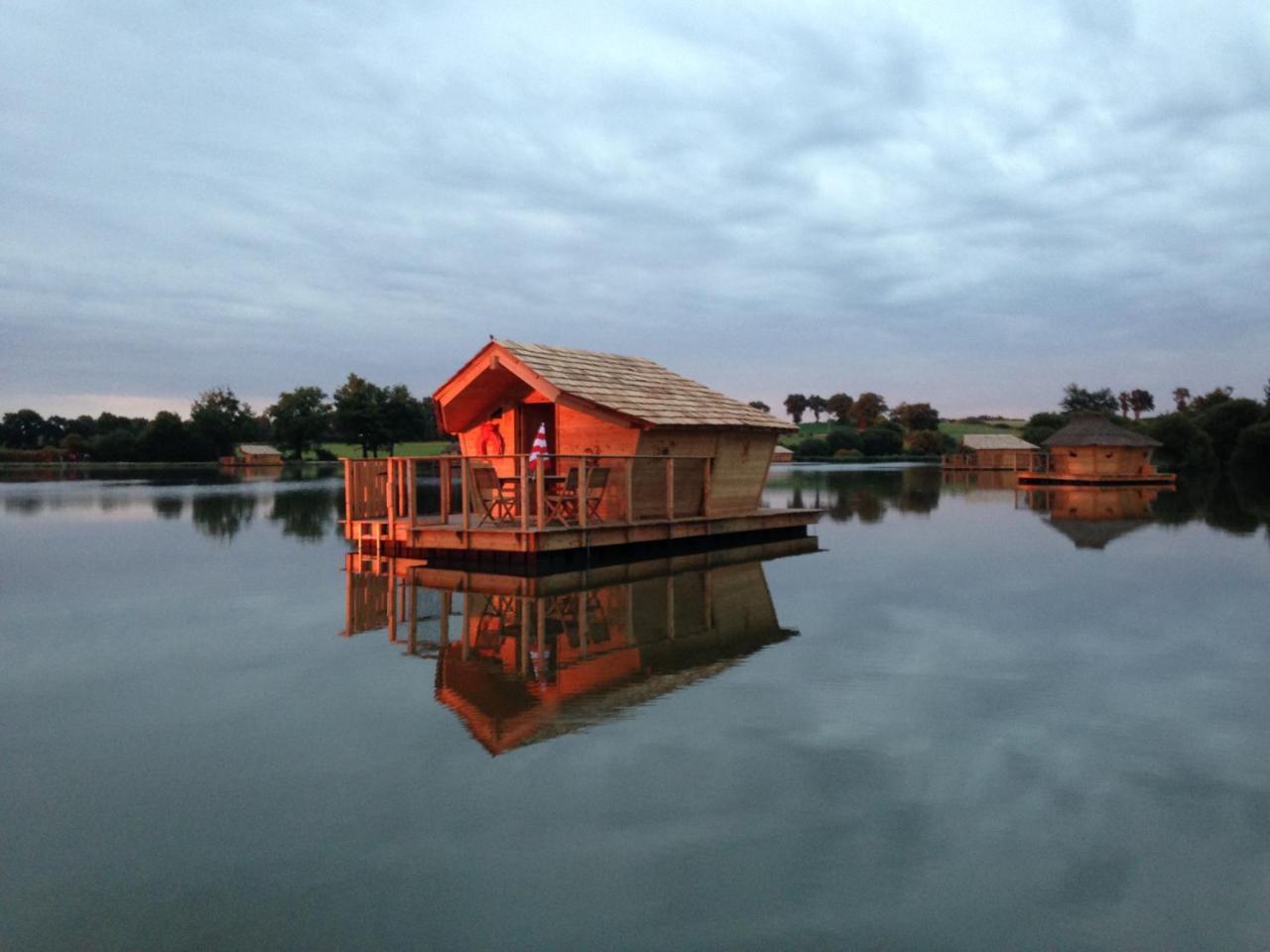 Village Flottant De Pressac ภายนอก รูปภาพ