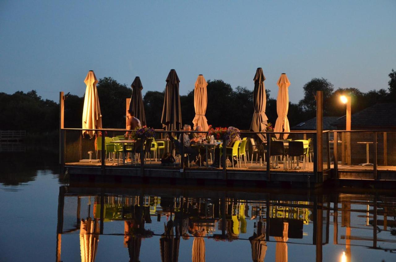 Village Flottant De Pressac ภายนอก รูปภาพ