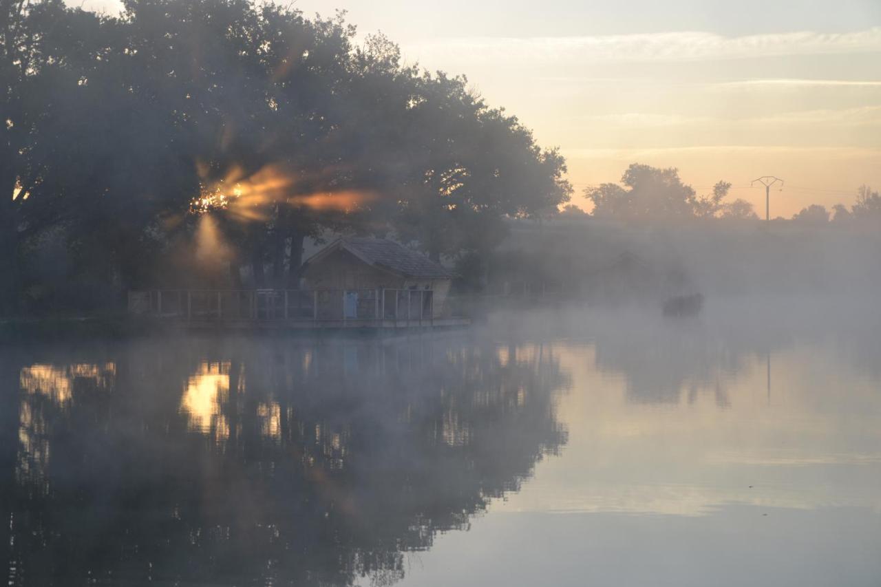 Village Flottant De Pressac ภายนอก รูปภาพ